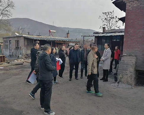 縣委、鎮(zhèn)府領(lǐng)導(dǎo)煤改電驗(yàn)收工程